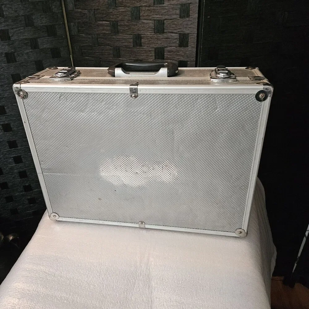 Professional Aluminum Utility Case: Hard-Shell Protective Storage - 18